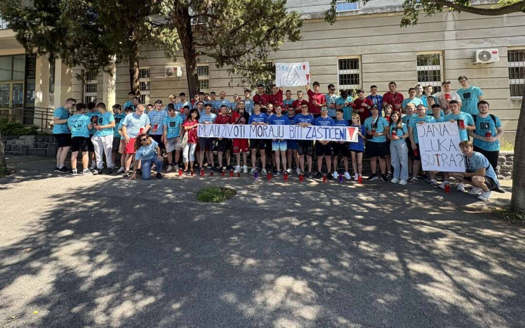 Naši maturanti danas šalju snažnu i posebnu poruku!